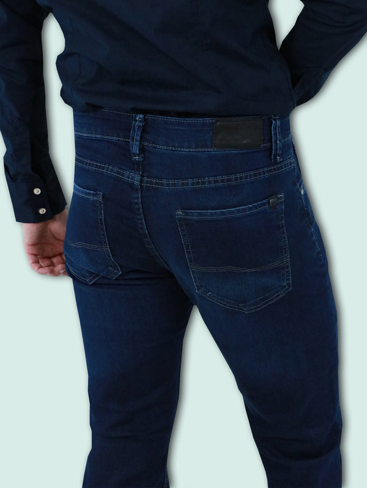 Jeans para Hombre en color azul oscuro Dark Stone de estilo casual.