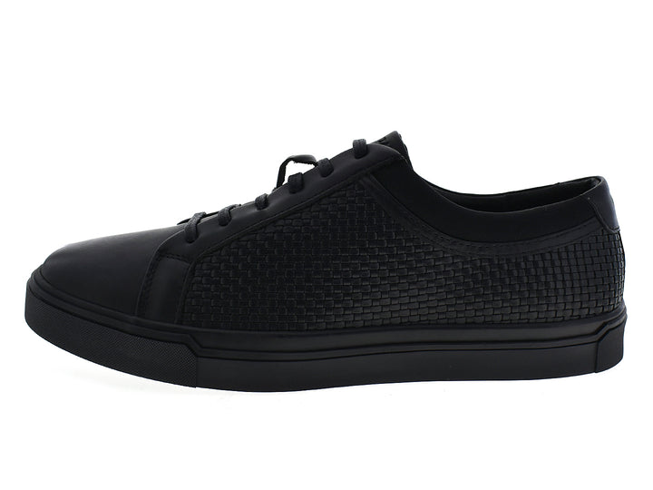 Par de tenis negros Brantano Stark para hombre con detalle tejido en los laterales y suela plana.
