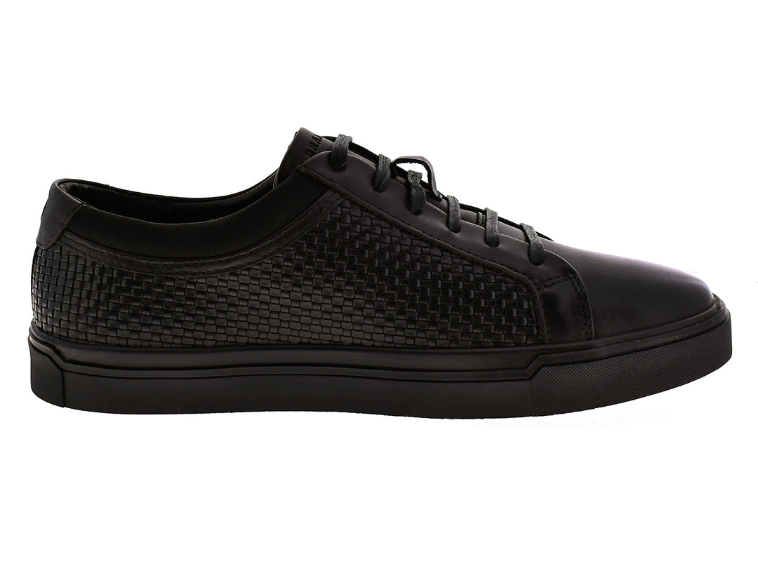 Par de tenis negros Brantano Stark para hombre con detalle tejido en los laterales y suela plana.