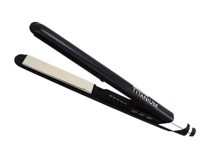 Plancha para cabello Babyliss Titanium de color negro con placas alisadoras plateadas.