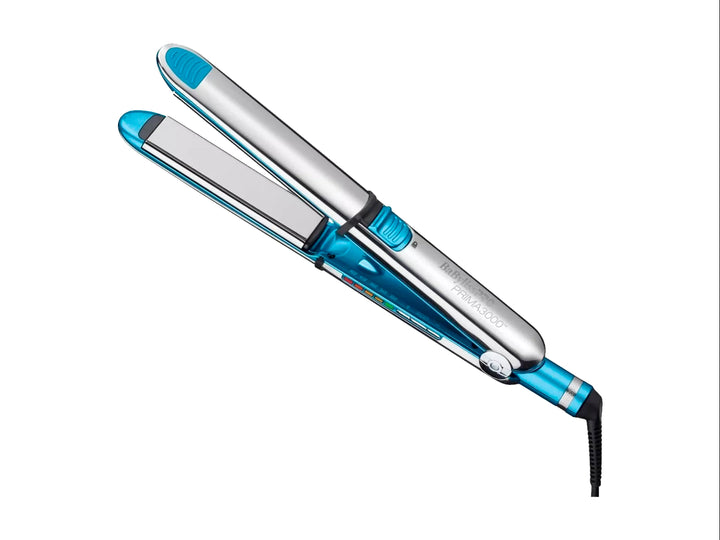 Alaciadora BaByliss Optima 3000 en color azul con placas de nano titanio plateadas.