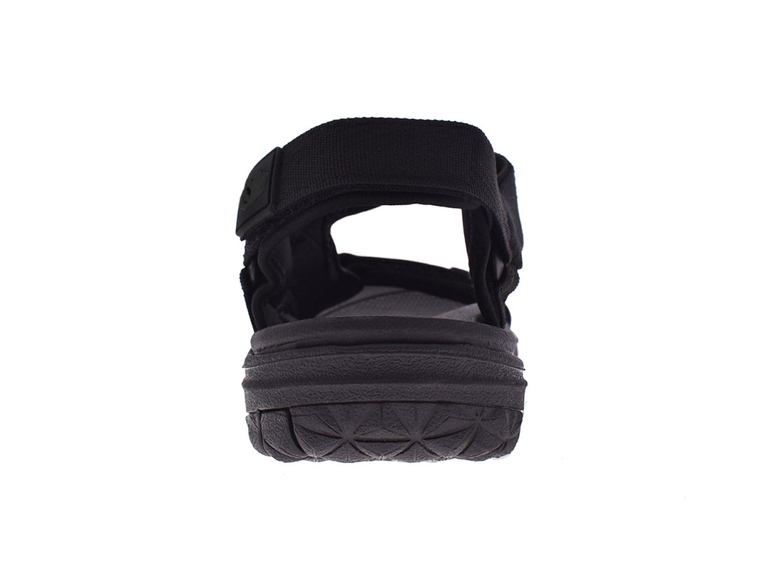 Sandalia deportiva negra estilo gladiador con correas ajustables y suela ergonómica.