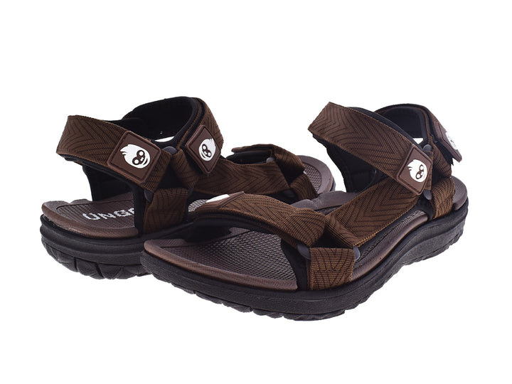 Par de sandalias estilo gladiador color marrón con correas ajustables y suela gruesa.