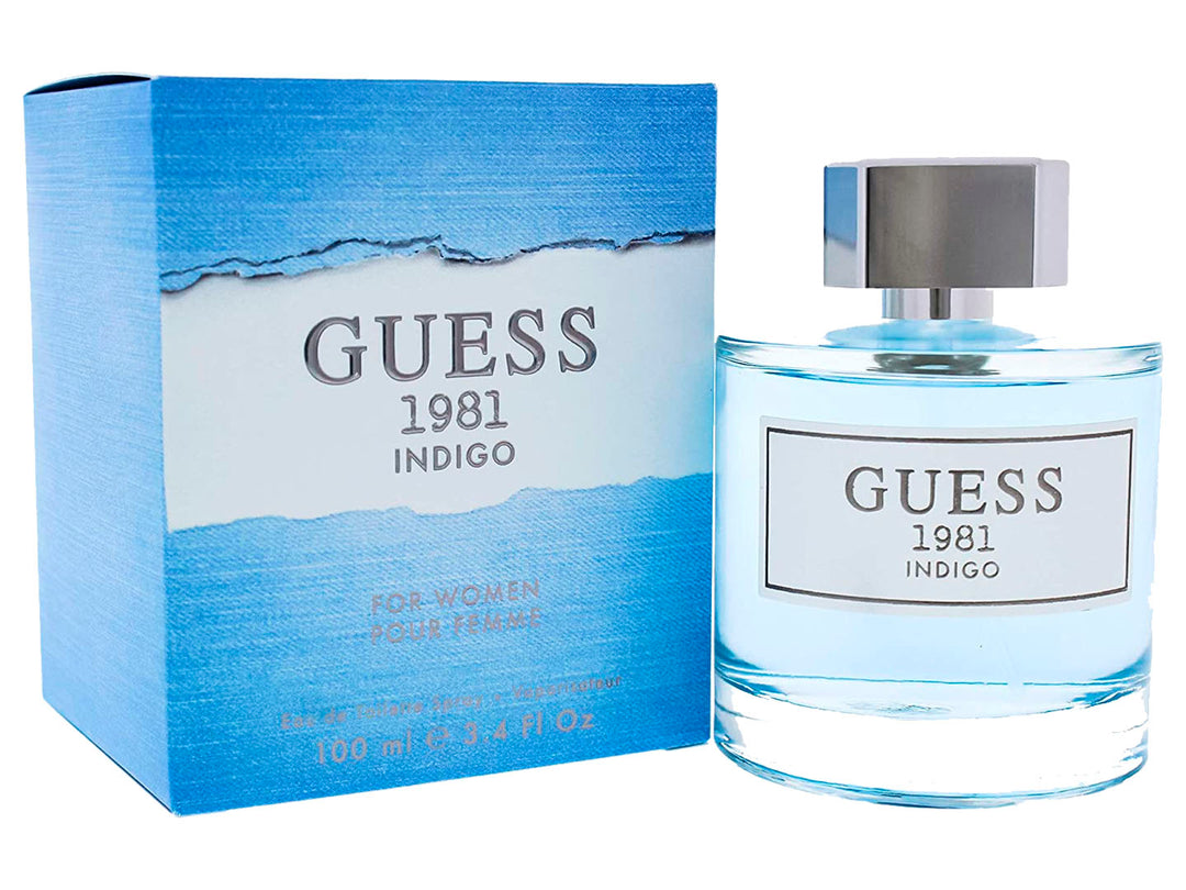 Perfume Guess 1981 Indigo para Mujer, botella de vidrio con líquido azul y su caja coordinada.