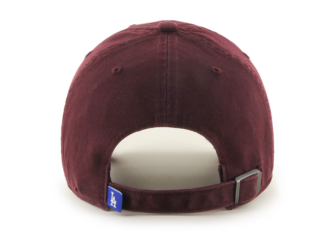 Gorra de béisbol color granate oscuro con logotipo LA bordado en blanco.