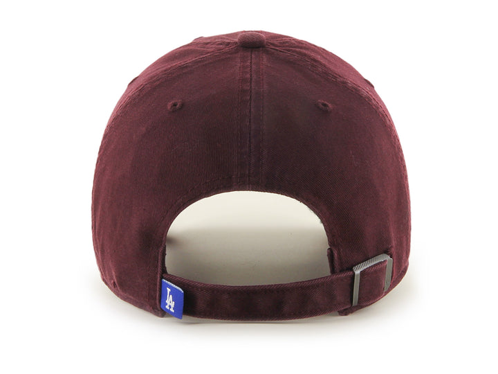 Gorra de béisbol color granate oscuro con logotipo LA bordado en blanco.