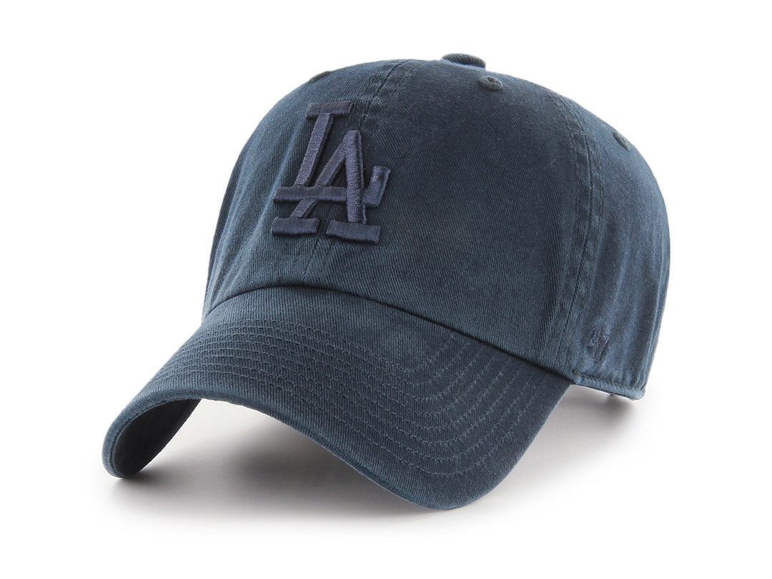 Gorra de béisbol color azul marino con logo de Los Angeles Dodgers bordado al frente.