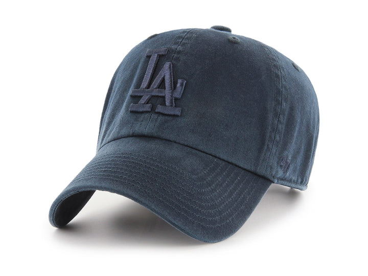 Gorra de béisbol color azul marino con logo de Los Angeles Dodgers bordado al frente.