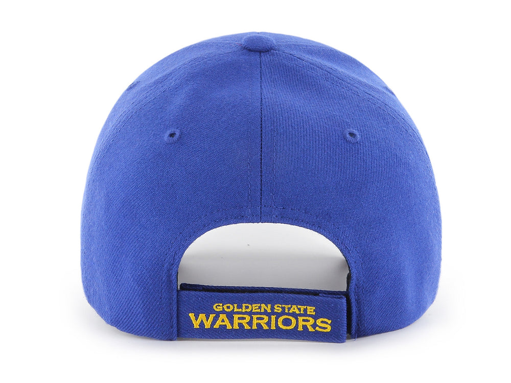 Gorra de béisbol azul con visera negra y logo bordado de Golden State Warriors.