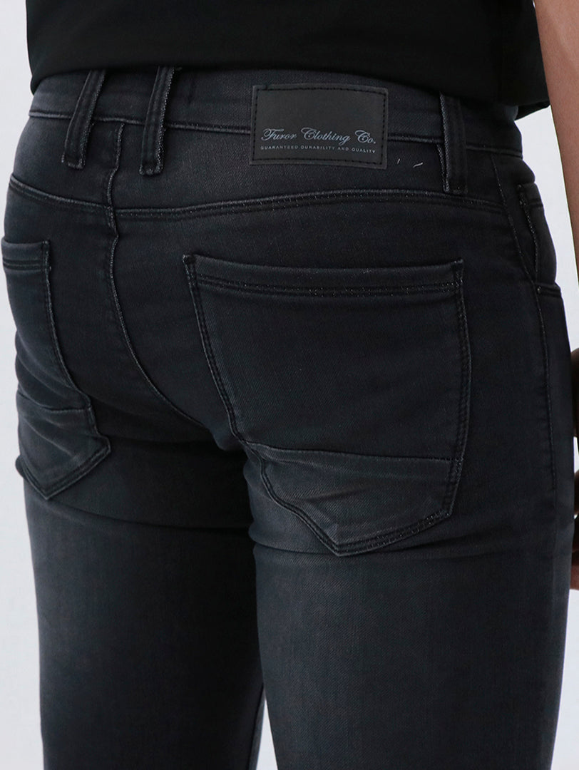 Pantalón negro ajustado modelo Justin de la marca Furor para hombre.
