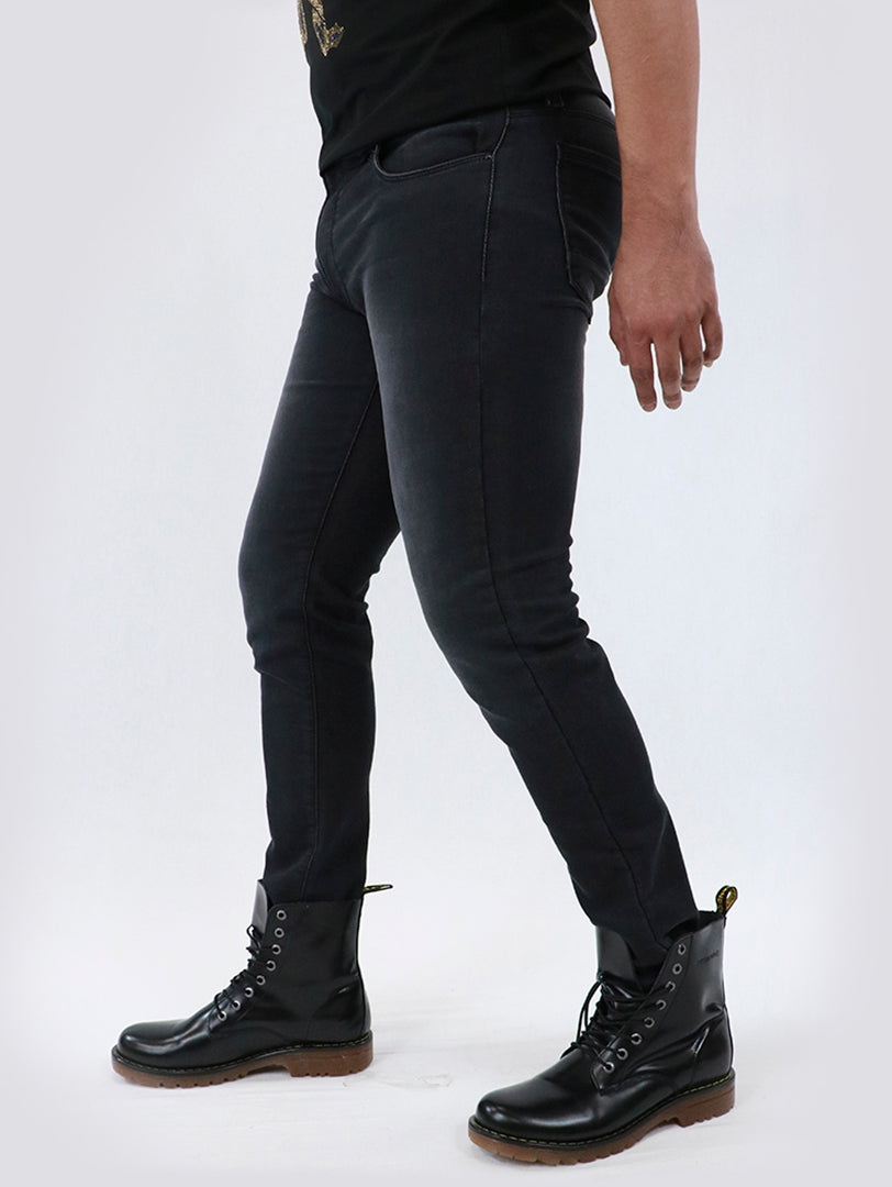 Pantalón negro ajustado modelo Justin de la marca Furor para hombre.