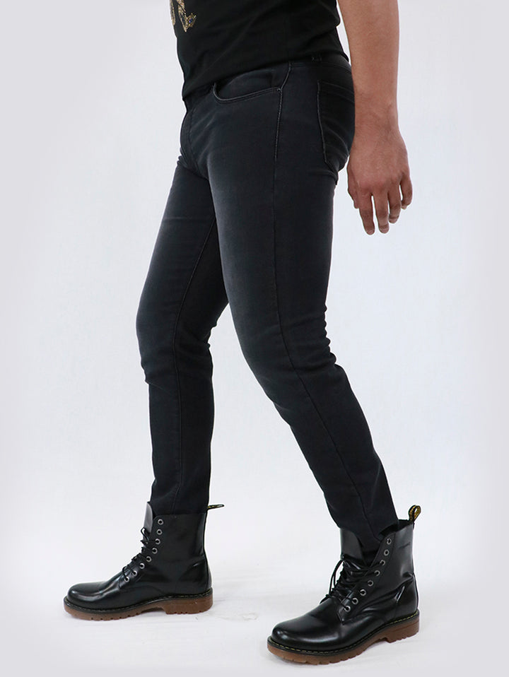 Pantalón negro ajustado modelo Justin de la marca Furor para hombre.