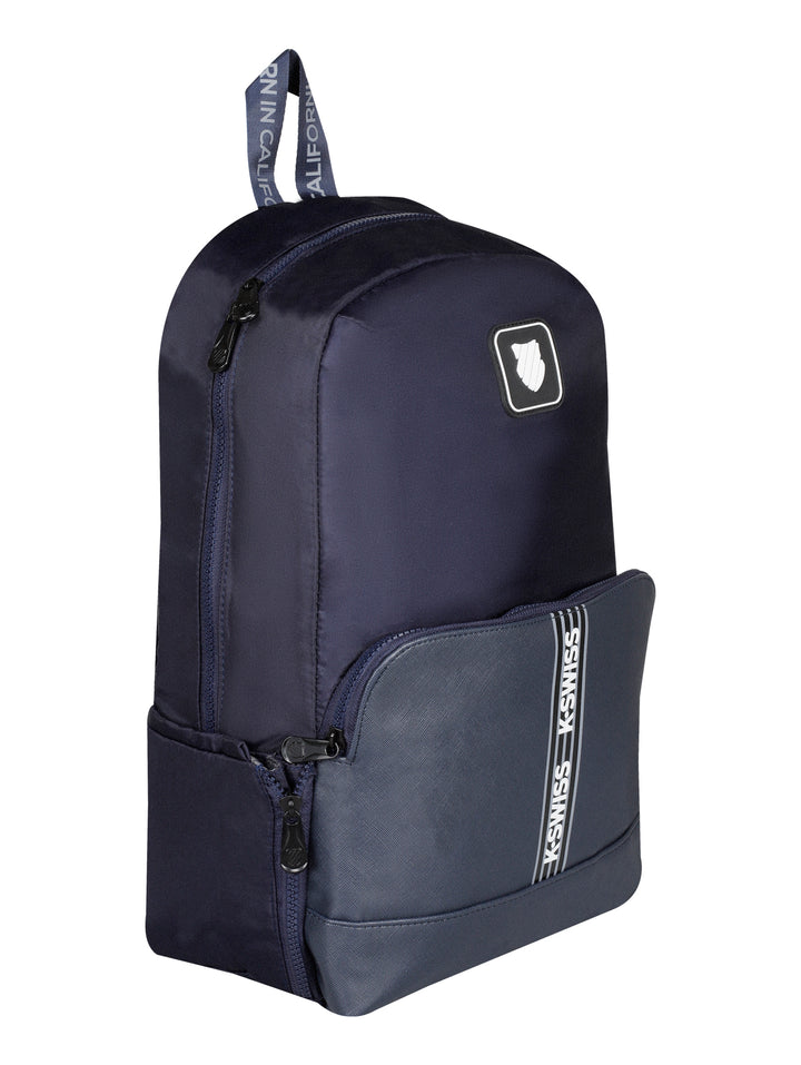 Mochila juvenil K-Swiss en color azul marino con bolsillo frontal y asa superior.