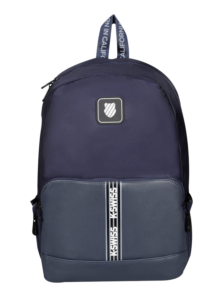 Mochila juvenil K-Swiss en color azul marino con bolsillo frontal y asa superior.