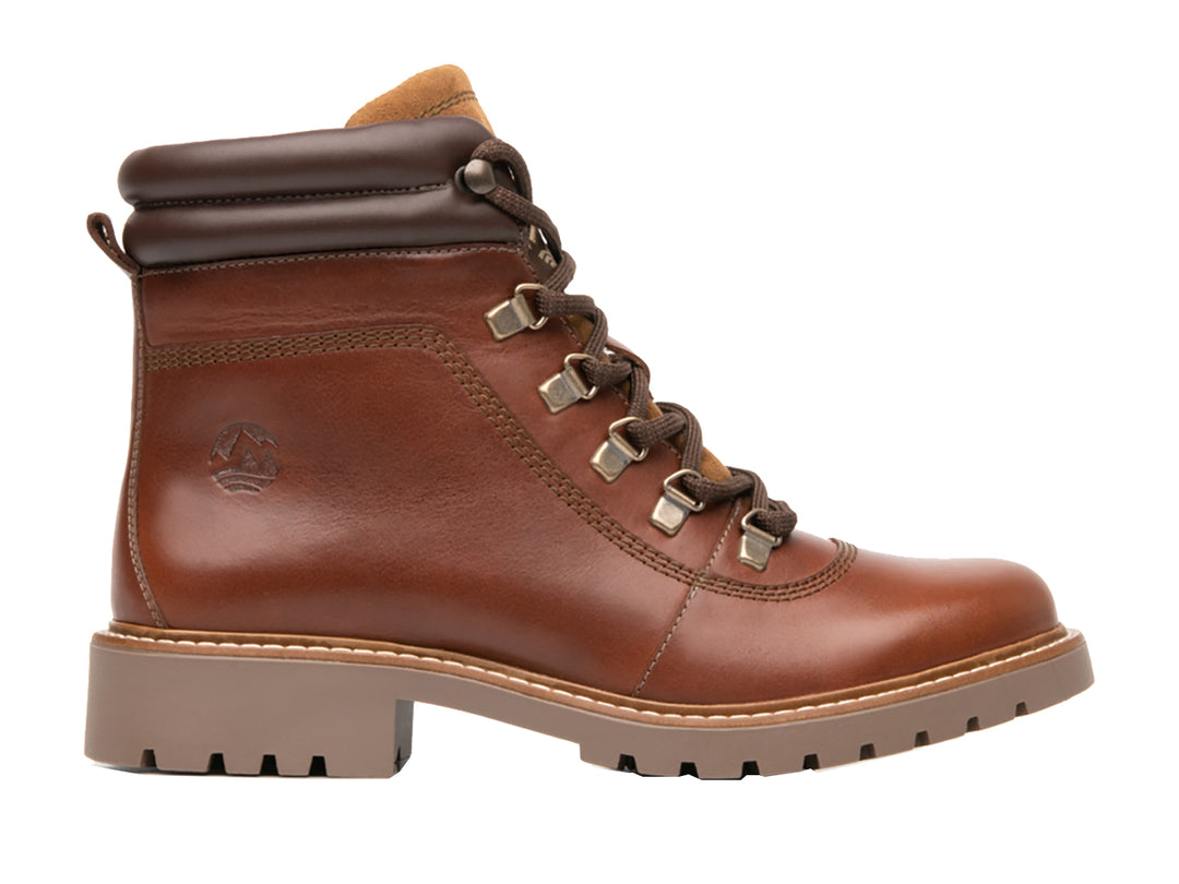 Botas Flexi Aldara para mujer en color whisky, de cuero con agujetas y suela track.