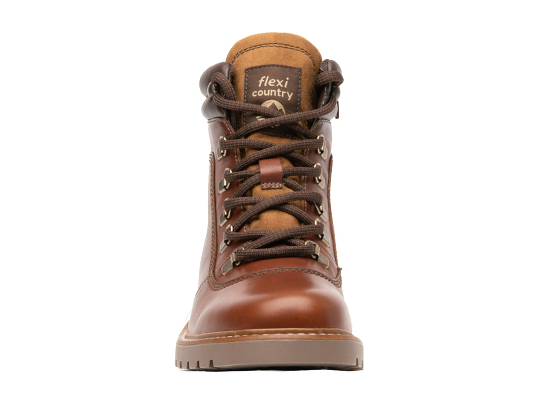 Botas Flexi Aldara para mujer en color whisky, de cuero con agujetas y suela track.