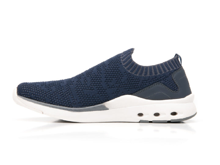 Zapato Flexi Fenix para mujer en color azul marino con suela blanca, diseño slip-on de tejido flexible.