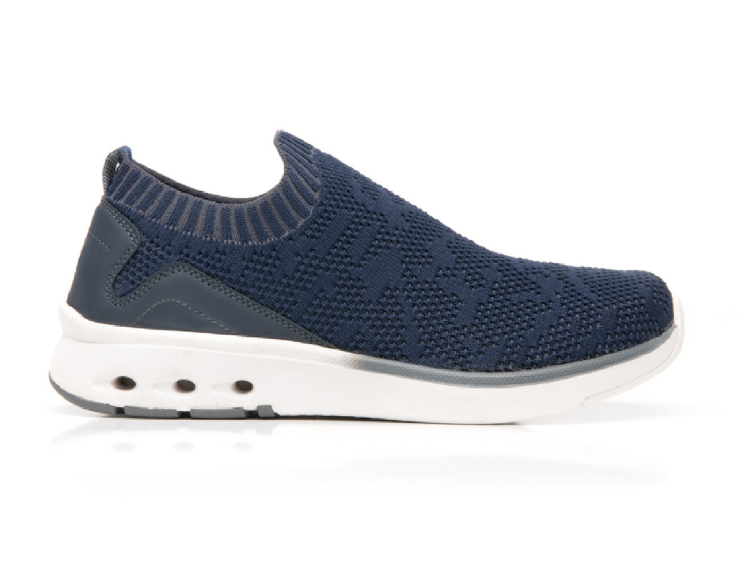 Zapato Flexi Fenix para mujer en color azul marino con suela blanca, diseño slip-on de tejido flexible.