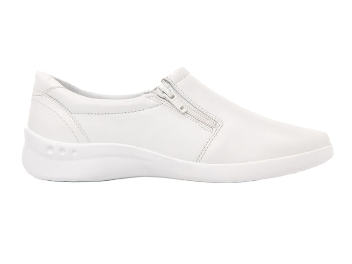 Zapato plano Flexi Ofelia para mujer en color blanco con detalle de cierre lateral.