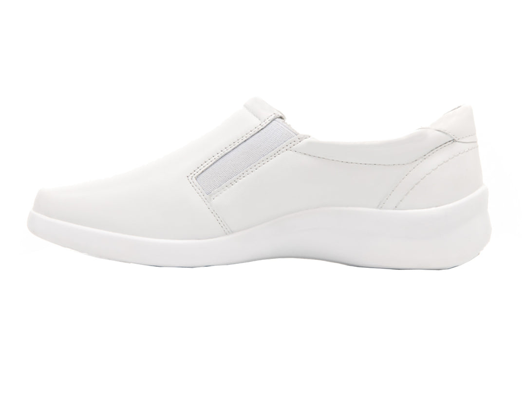 Zapato plano Flexi Ofelia para mujer en color blanco con detalle de cierre lateral.