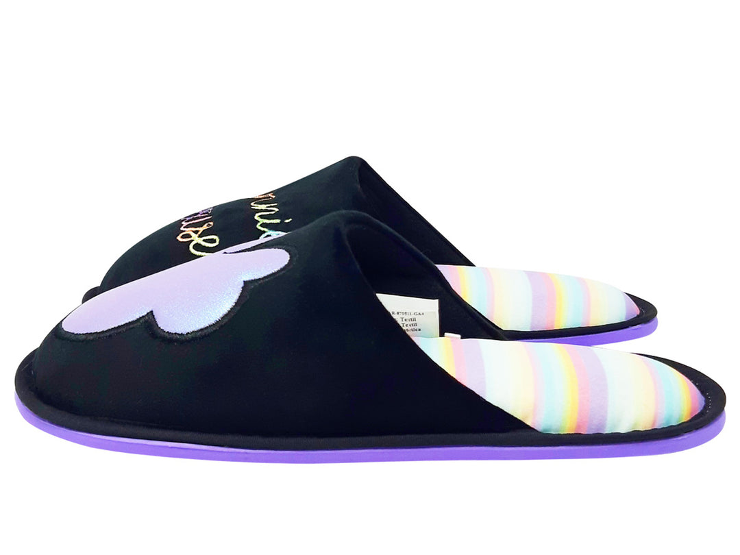 Pantuflas negras para mujer con interior de rayas multicolores y diseño de Minnie Mouse.