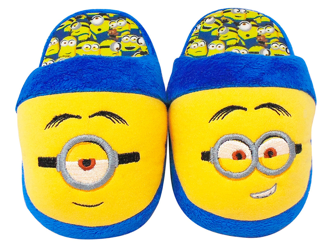Pantuflas amarillas y azules con diseño de personajes Minions para niño.