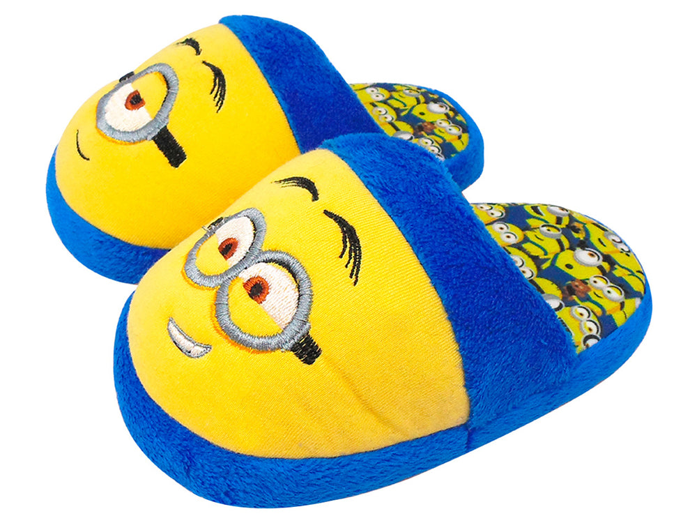 Pantuflas amarillas y azules con diseño de personajes Minions para niño.