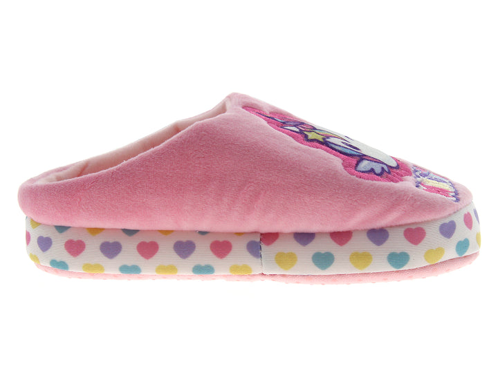 Pantuflas rosas para niña con diseño de unicornio y suela blanca con corazones de colores.