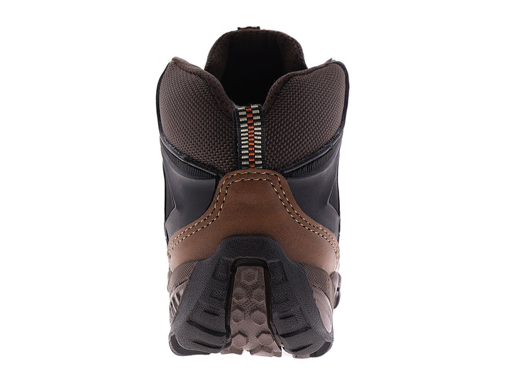 Botas BOOST 546 para niño en color marrón y negro con detalles naranjas y suela resistente.