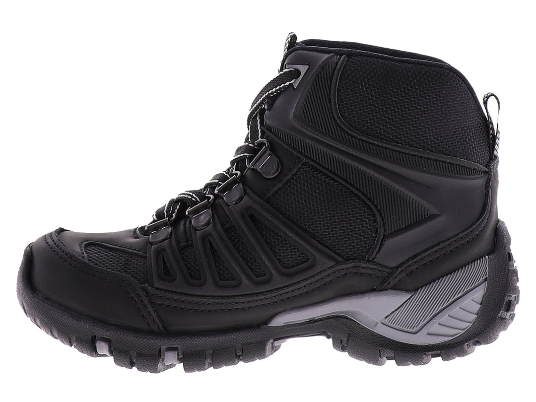 Botas negras BOOST 546 para niño con detalles en gris y cordones blancos.