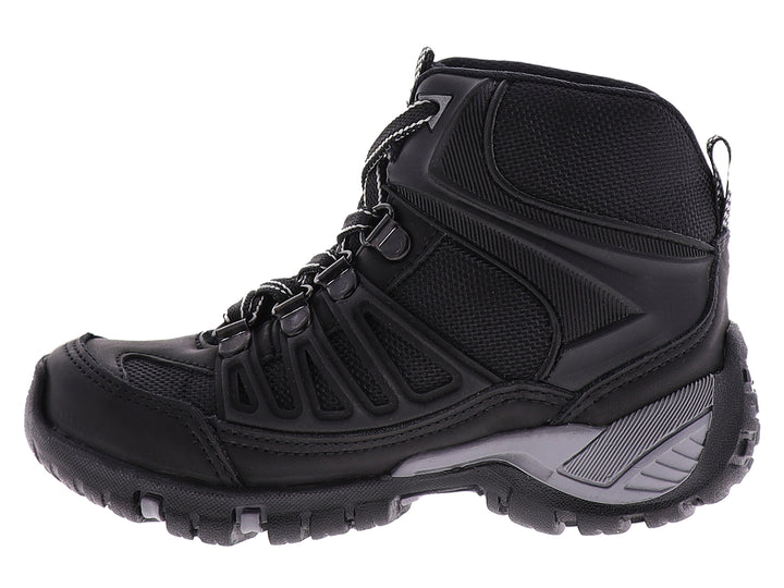 Botas negras BOOST 546 para niño con detalles en gris y cordones blancos.