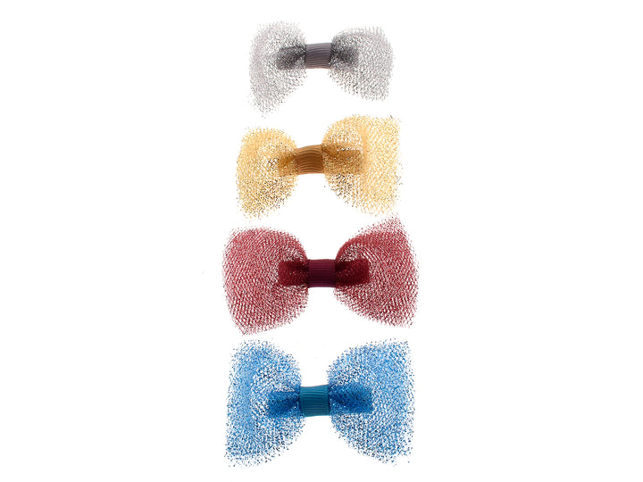 Set de cuatro moños para el cabello en colores plata, dorado, rojo y azul con textura de malla brillante.