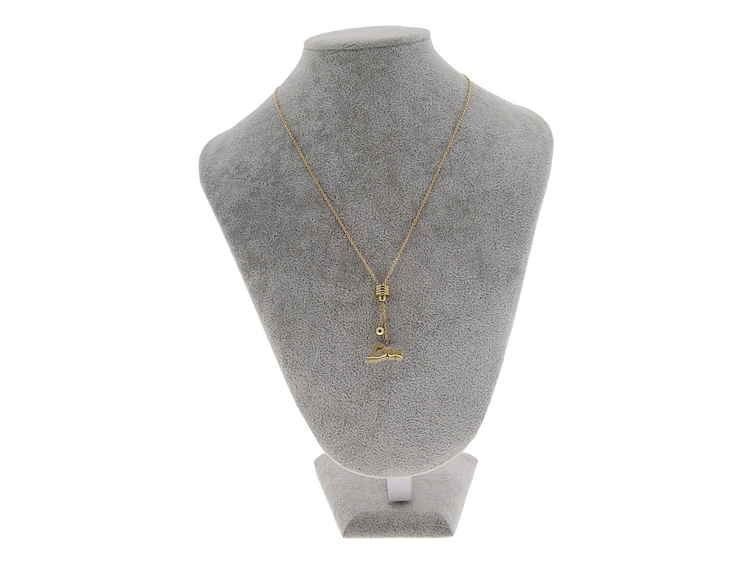 Collar color oro con dije de la palabra Love y detalles decorativos.