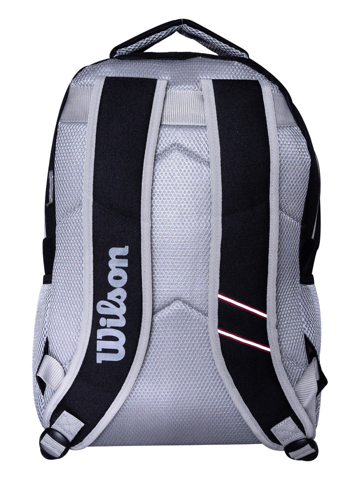 Mochila escolar Wilson de color negro y gris con panel frontal de malla.