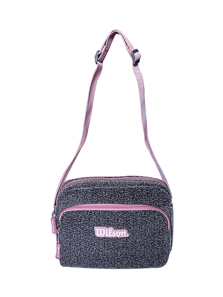 Bolsa deportiva Wilson color gris con correa y detalles en rosa.