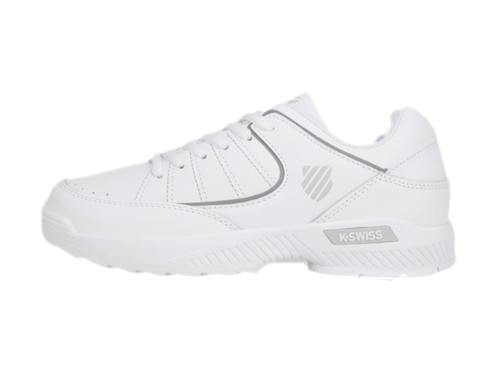 Tenis deportivos K-Swiss color blanco con detalles en gris para niño.