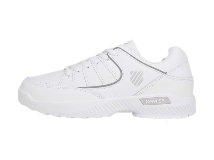 Tenis deportivos K-Swiss color blanco con detalles en gris para niño.
