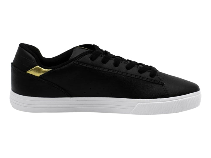 Tenis DC Shoes color negro con suela blanca y detalle dorado en el talón.