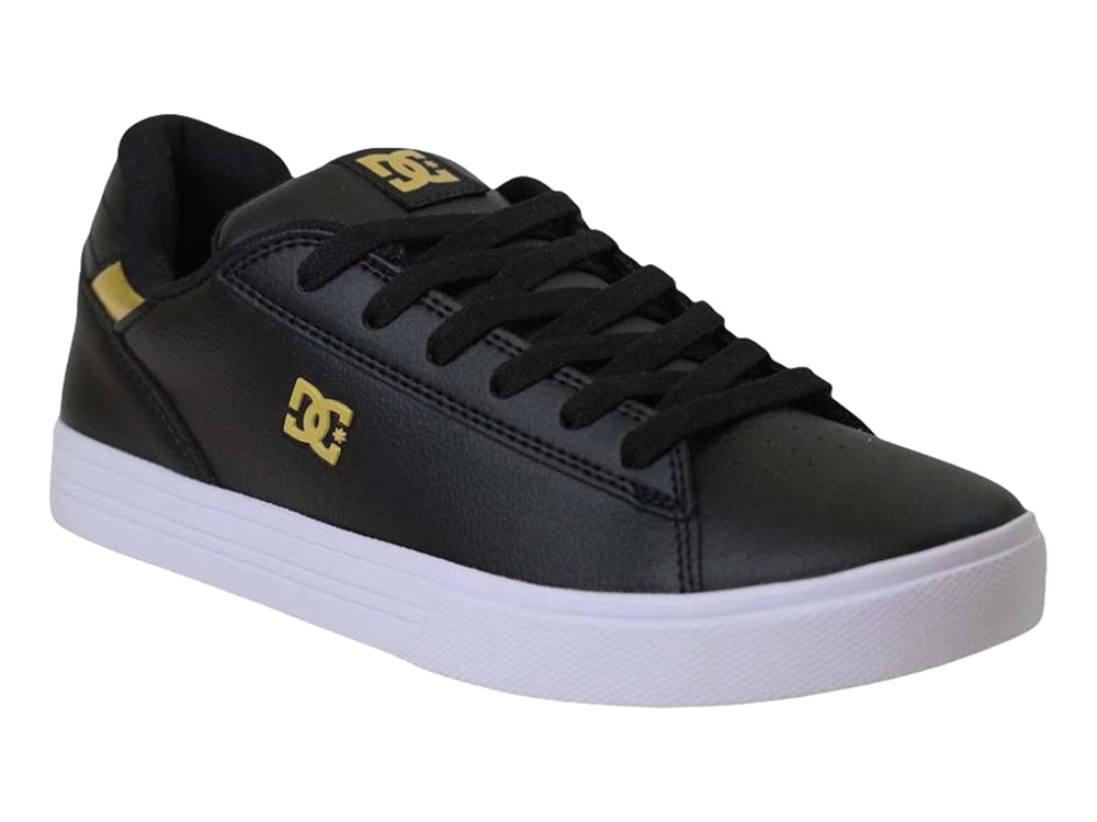 Tenis DC Shoes color negro con suela blanca y detalle dorado en el talón.