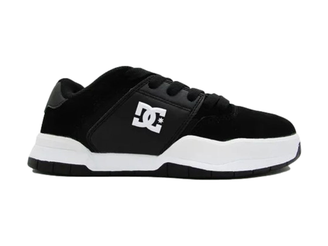 Tenis DC Shoes Central para hombre en color negro con suela blanca.