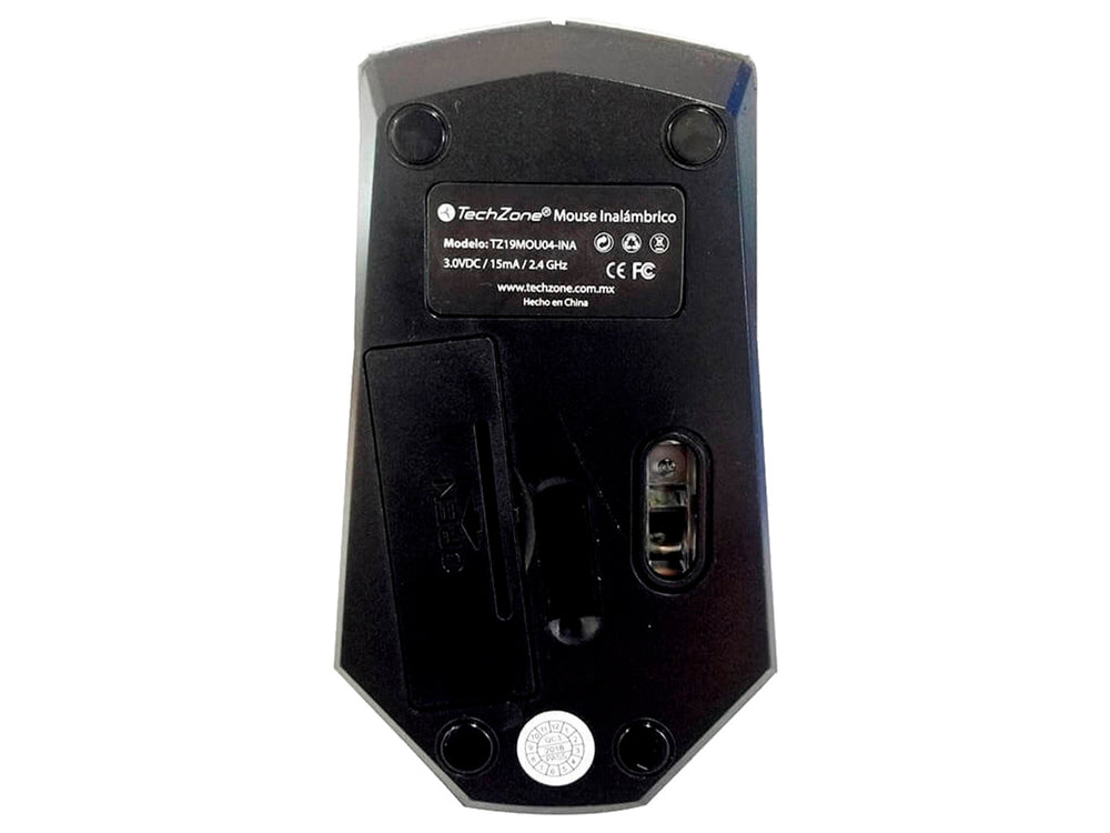 Mouse inalámbrico TechZone de color plata con diseño geométrico facetado y rueda de desplazamiento negra.