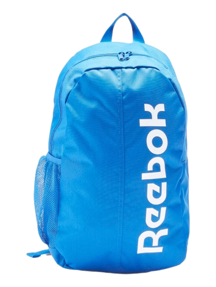 Mochila escolar Reebok de color azul con logotipo blanco y bolsillo lateral de malla.