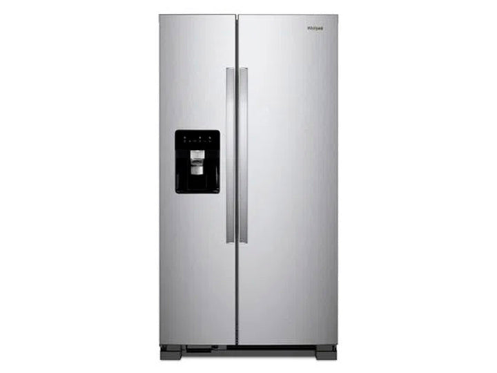 Refrigerador duplex Whirlpool color plata con dispensador de agua y hielo en la puerta izquierda.
