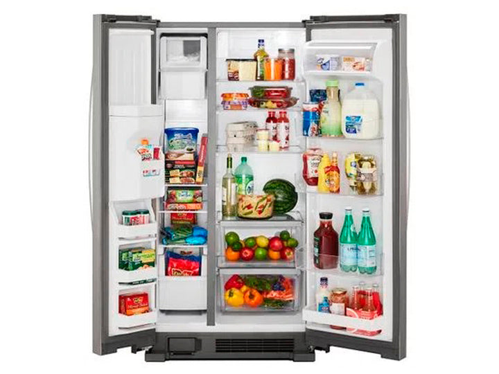Refrigerador duplex Whirlpool color plata con dispensador de agua y hielo en la puerta izquierda.