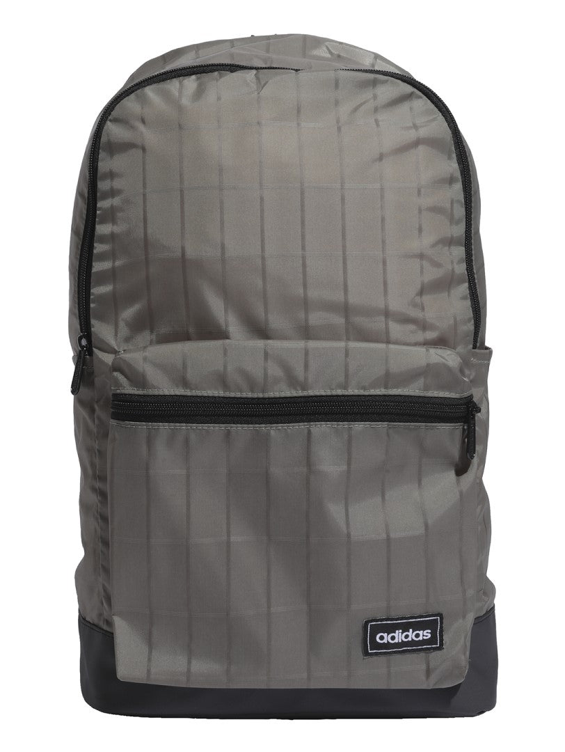 Mochila Adidas de color verde grisáceo con base y detalles en negro.