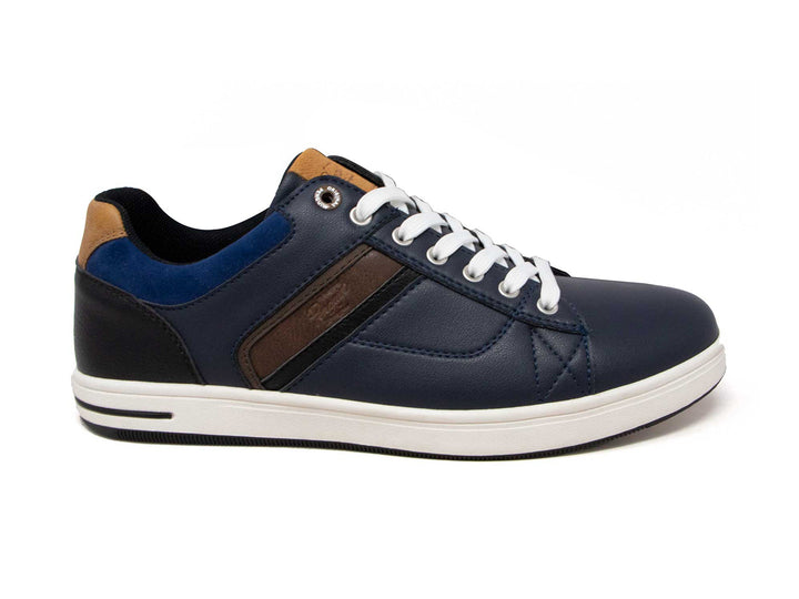Tenis casuales color azul marino con suela y cordones blancos y detalles en marrón.