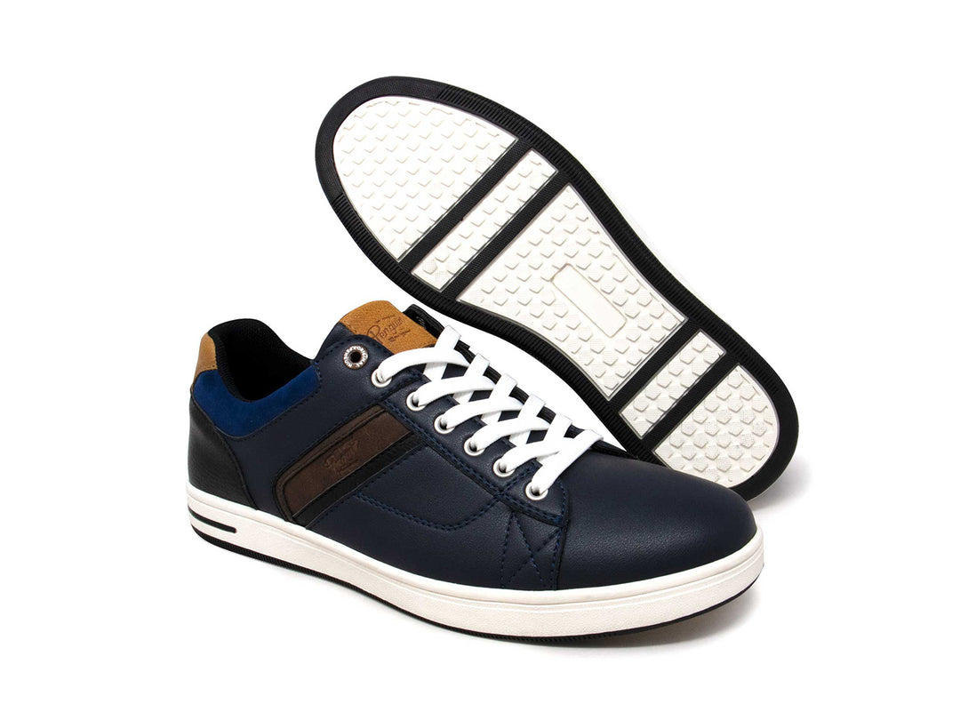 Tenis casuales color azul marino con suela y cordones blancos y detalles en marrón.