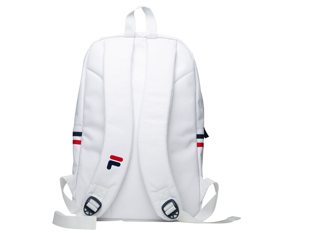 Mochila escolar FILA de color blanco con detalles en azul marino y rojo y logotipo frontal.
