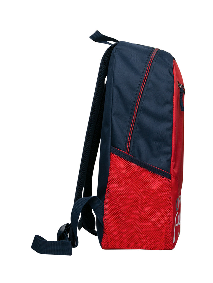 Mochila deportiva FILA en color rojo con detalles en azul marino y logotipo blanco en la parte inferior.