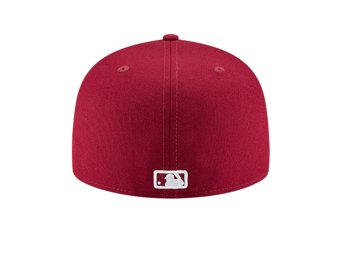 Gorra New Era color rojo oscuro con logotipo de Los Angeles Dodgers bordado en blanco.